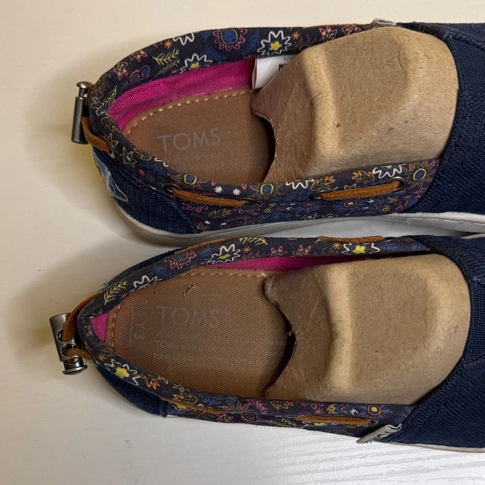 Toms stylish navy